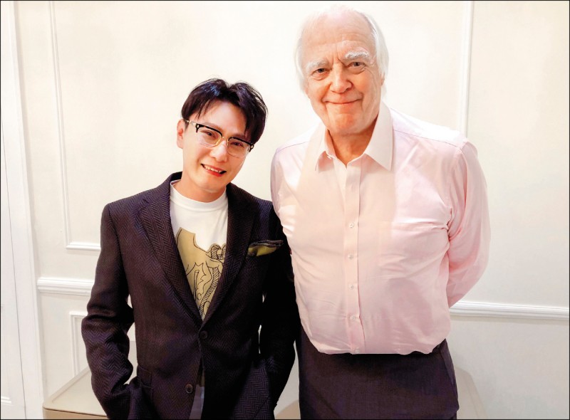 英倫大咖挺張信哲 《獅子王》作詞人操刀新歌