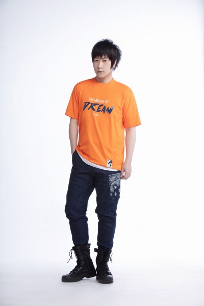 蔡阿嘎快看！五月天阿信春夏換新衣帥翻了