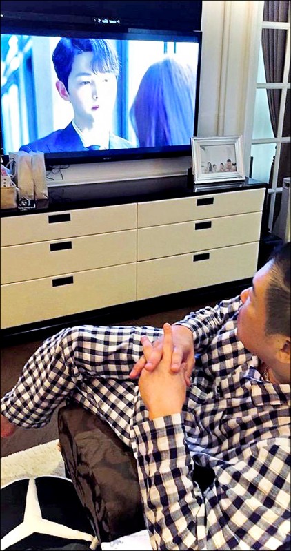 曾國城類隔離發現宅男體質 2天沒脫睡衣