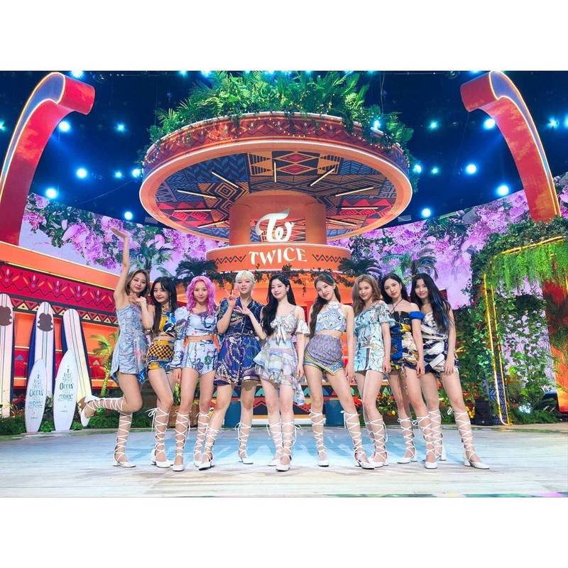 化妝師遭批技術差！TWICE新歌慘變「僵硬蠟像臉」粉絲哀號：靠顏值在撐