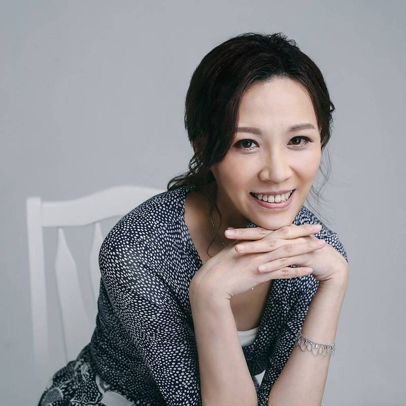 疫苗認證的年輕人?婆媽狂討論「AZ、莫德納」 網美爆笑曝選擇