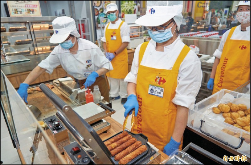 【消費快遞】家樂福 迷你精華新店型─回歸南港深入社區 提供熟化加熱服務 友善長者陪逛陪提貨到家