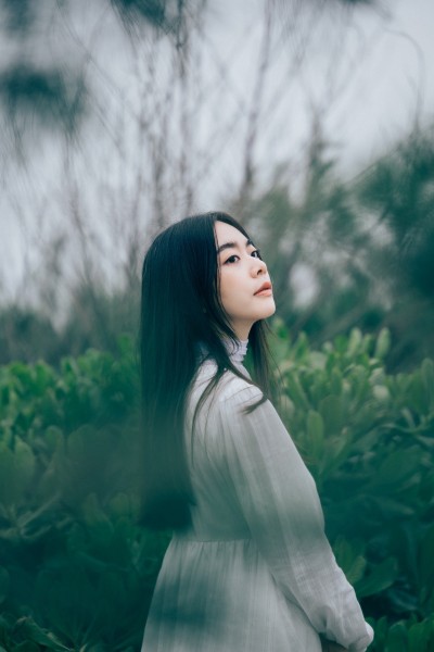 氣質女星酒後解放自我 深陷「女女師生戀」哭慘