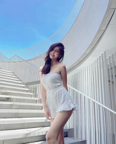 「千年一遇空姐」結婚了！緊黏猛男尪甜曬婚戒放閃