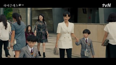 《寄生上流》影后新劇再戰上流太太 靠Moynat撐氣場