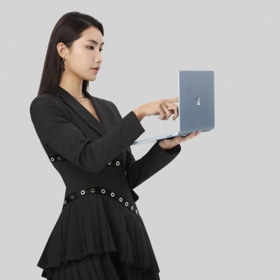 微軟Surface輕量筆電跨界陳柏霖時裝品牌  「#」限量聯名組合