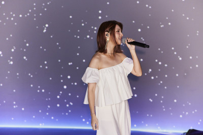 女星出道滿15年 少女感體態曝光