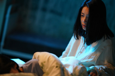 （影音）南韓「恐怖女王」夜奔超商壯膽  直擊大銀幕特寫好煎熬