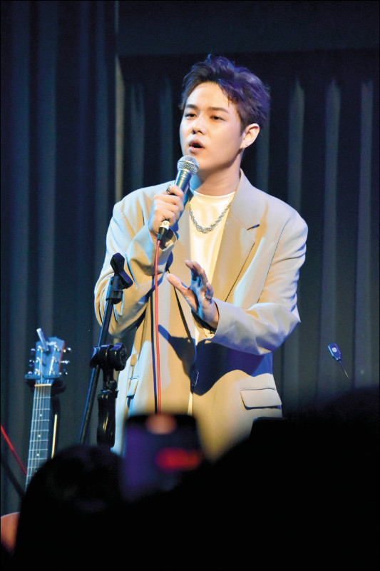 郭家瑋簽約新東家完成專場演出 11月高唱從軍樂