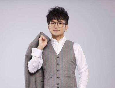 台北炸雨！男星沒帶傘又遇封路 溼慘痛罵：回不了家