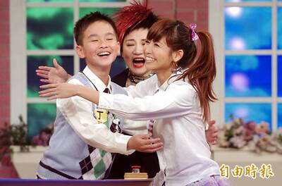 選我選我!《百萬小學堂》丁丁飛美讀碩士 驚人家世曝光