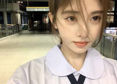 「4000年一遇美女」穿制服遊泰恐觸法 泰國教育部回應了