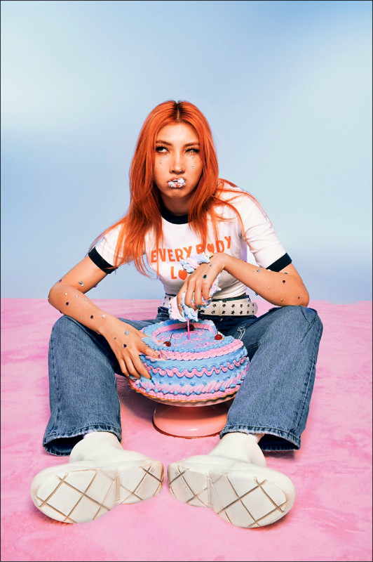 Karencici開橘色趴 邀粉絲造型王同台