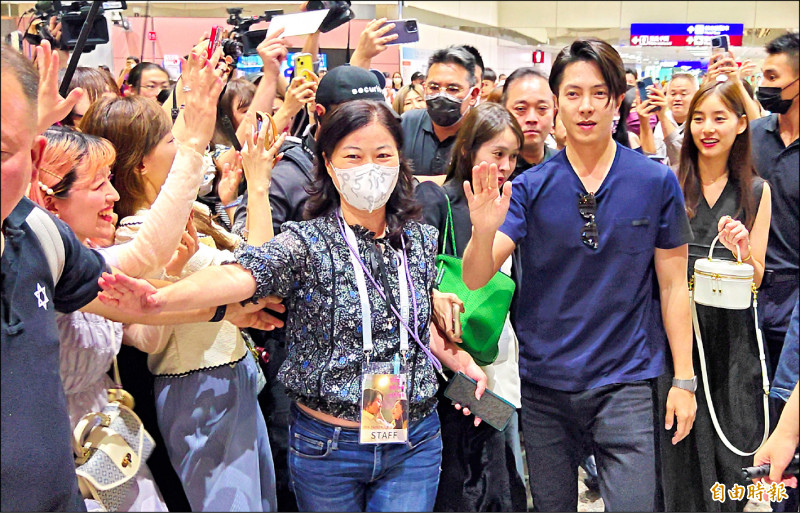 山下智久帥抵台 700鐵粉接機暴動