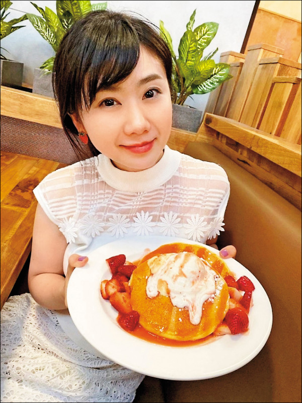 福原愛現身飯店泳池 被爆移居星國