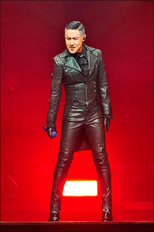 張學友開唱老神在在 秀劈腿絕活