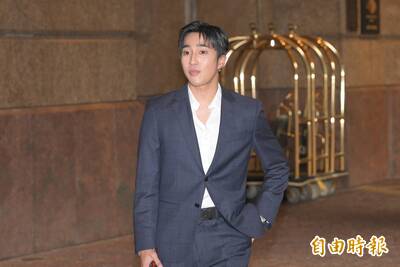 婁峻碩「無酬」到KID婚禮表演  女友焦凡凡邊主持邊見習