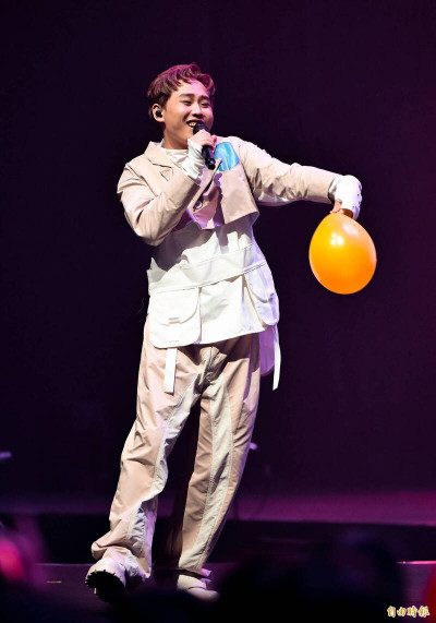 出櫃男星遭小黃司機嗆「不要給人玩後面」 傷到流血心碎發聲了