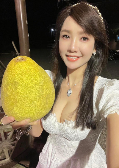 「越南林志玲」D級雪乳現形 撐爆洋裝包不住