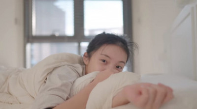 李多慧無防備「鏡頭前脫衣褲」！素顏狀態曝