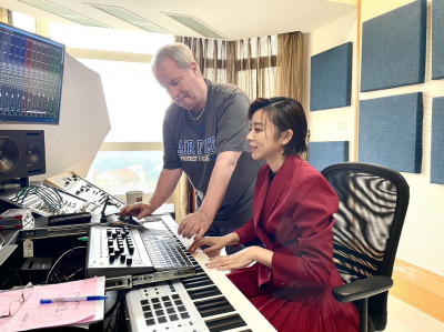 金曲製作人來台39年獲取「梅花卡」 司徒松樂喊：台灣真的很棒
