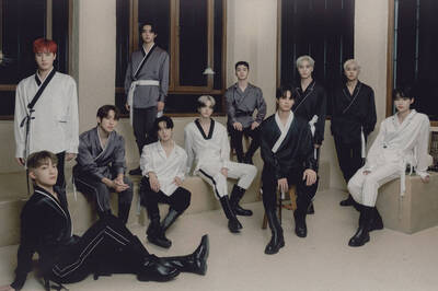 MBC歌謠舞台出意外 THE BOYZ成員慘摔下台