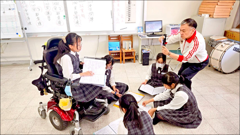 陶喆擦身十月圍城 陳德森續前緣 合作漸凍人公益影片 難忘恩師