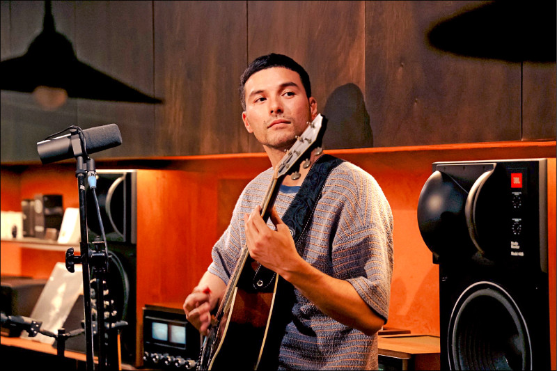 鳳小岳愛妻新歌獲億級天王獻聲