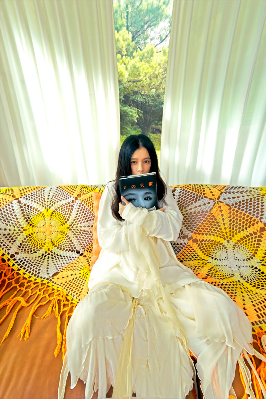 徐若瑄拍新歌MV 脆弱面被看光