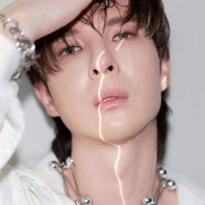 陳勢安不藏了！上半身開深V   胸部隆起擠出壯肌