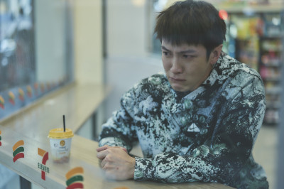 柯震東「10秒哭戲」引發20萬粉絲暴動  狂喊：太會了