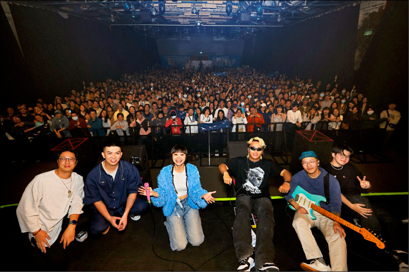 青虫aoi辦千人演唱會 嘉賓阿跨面氣勢超殺