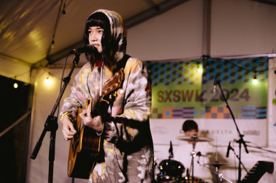 持修美國處女秀帶「假狗」登台    突嗆「一句話 」全場反應驚人