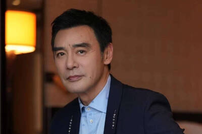 71歲鍾鎮濤睽違32年再拍香港TVB劇？ 微博曬照透玄機