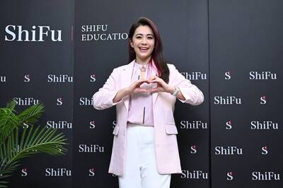 柯以柔離婚7年傳新戀情 騎公路車甜遇真愛