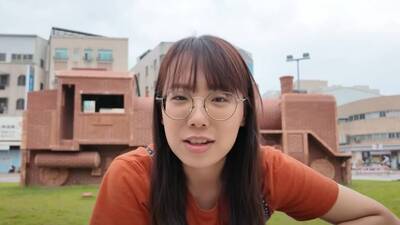 另類台灣之光！彰化公廁驚見「火辣爆乳妹」  震撼畫面躍上港媒