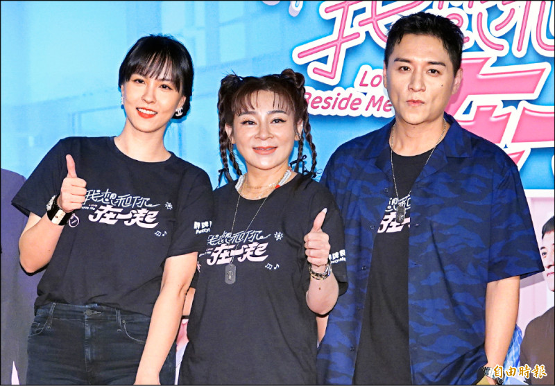 黃宏軒公主抱涂善存 催票願穿女裝跑場