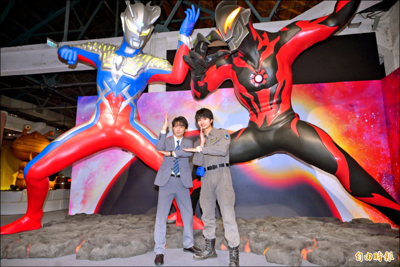 《超人力霸王》登台特展 平野宏周撐破褲子救地球 小澤雄太開心師兄AKIRA揪喝一杯
