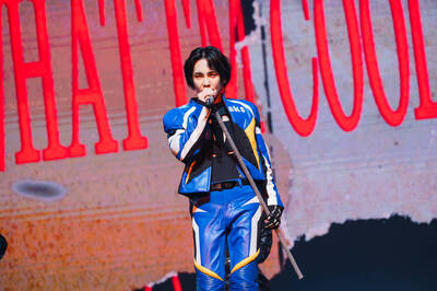 Key勸粉絲喉嚨省著用！台灣SHINee World給力「重現湖水綠海」