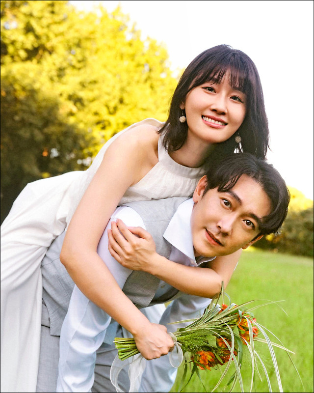 施名帥朱芷瑩瞞婚一年 生日曬婚紗照