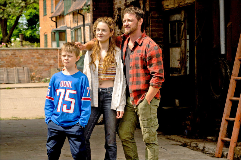 詹姆斯《邪惡》使壞 笑裡藏刀