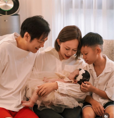 恭喜！前黑澀會妹妹中秋不哭了 歷經流產靠代孕迎接愛女出生