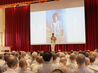 自封「更生人專業戶」！「南港劉德華」黃鐙輝到監獄開講