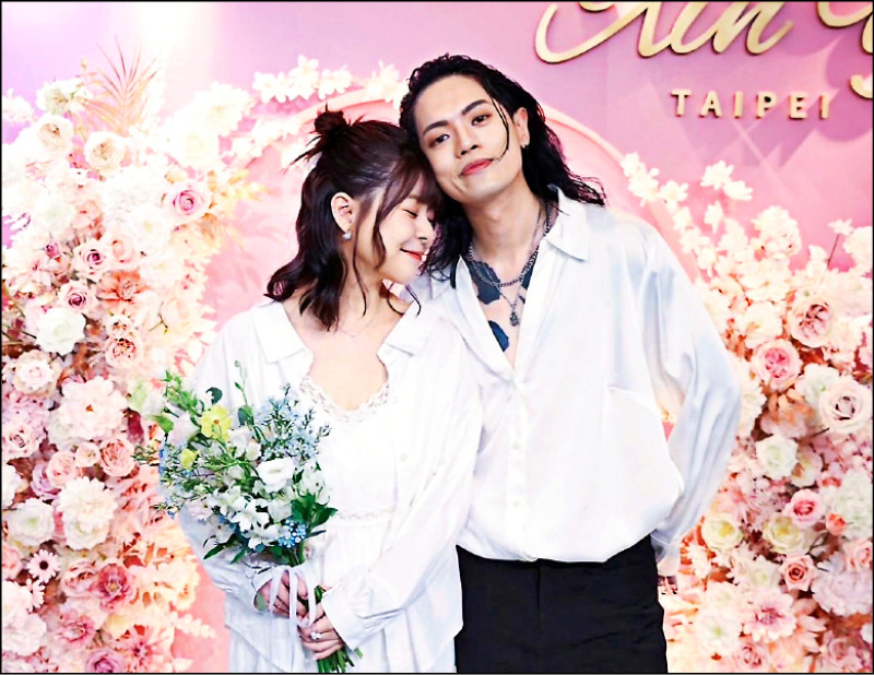 謝翔雅宣布升格人妻 TRASH頤原登記結婚