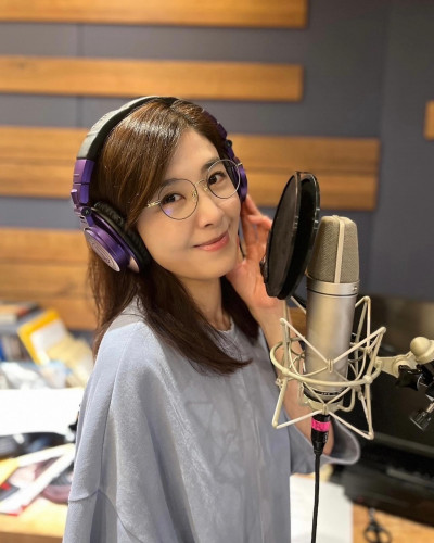 凍齡玉女颱風天不藏了！53歲素顏真面目曝光 打趴一票啦啦隊女孩