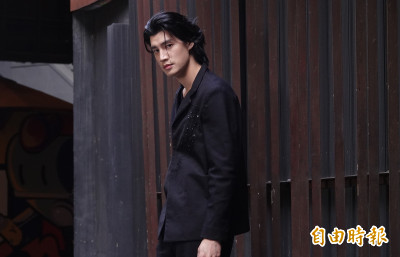 （專訪）羅宏正隔7年問鼎金鐘「打了強心針」 躺朴信惠大腿撒嬌「用錯方法」崩潰