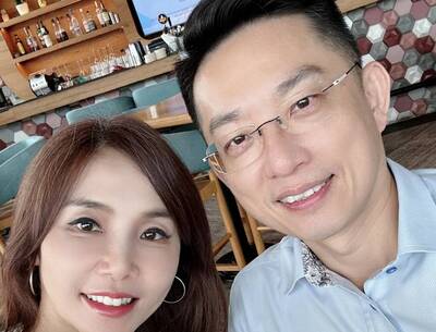 到底什麼關係？ 女神黃倩萍同框星國知名主播林啓元