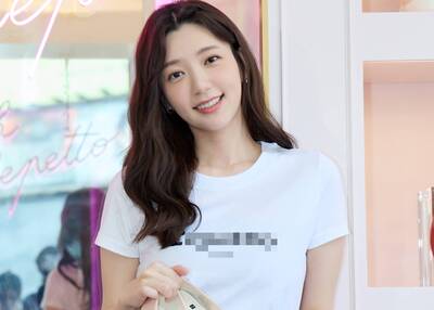 郭雪芙新戀情曝光 被目擊十指緊扣捲髮老外