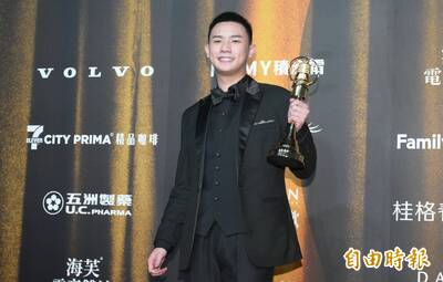 金鐘59》謝展榮獲新人獎 突對爸爸謝祖武喊：別再針鋒相對