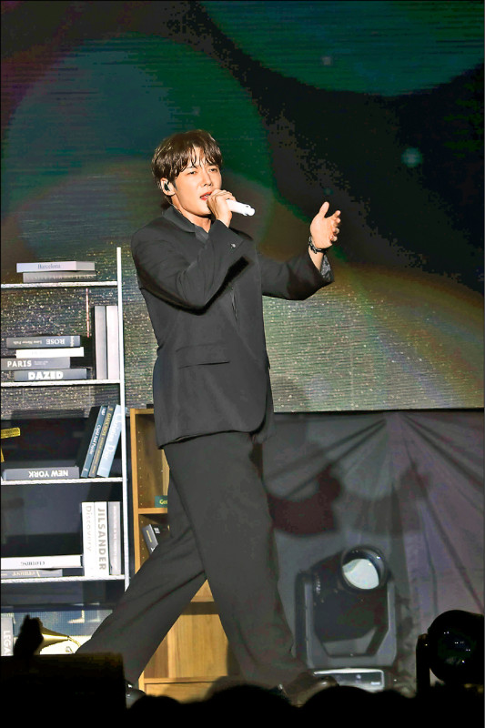 （歐巴登台）崔振赫「踢」爆與鄭恩地吻戲內幕     CHEN笑見台粉無法耍帥